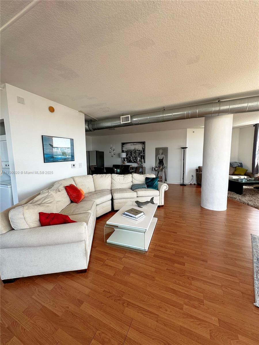 1 Glen Royal Pkwy # 401