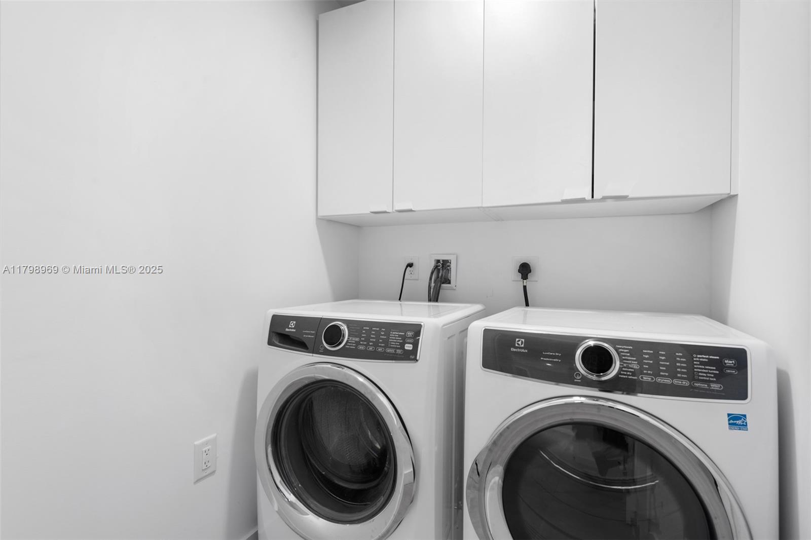 851 NE 1st Ave # 4011