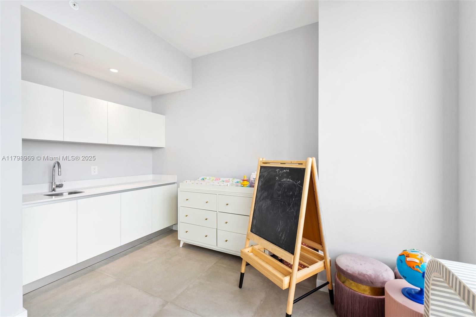 851 NE 1st Ave # 4011