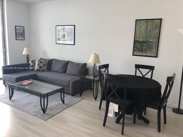 1060 Brickell Ave # 3315