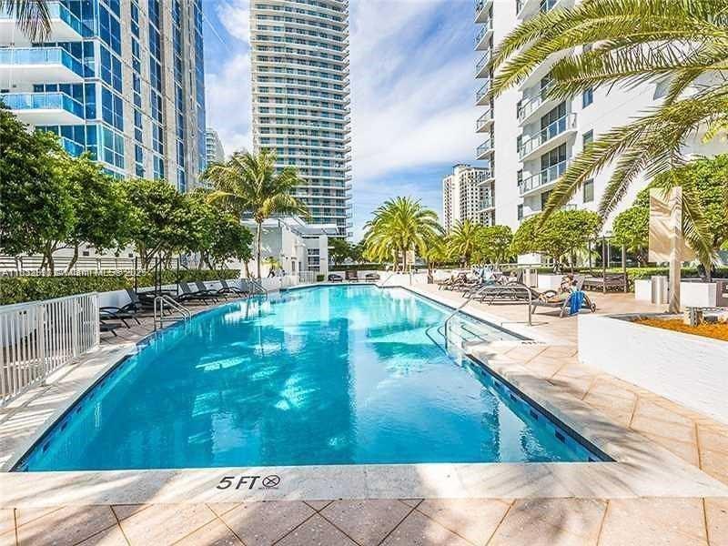 1060 Brickell Ave # 3315
