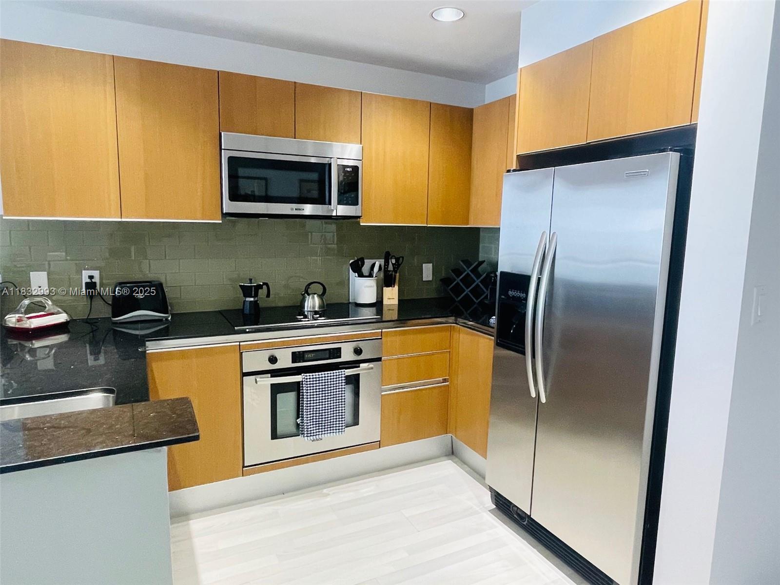 1060 Brickell Ave # 3315