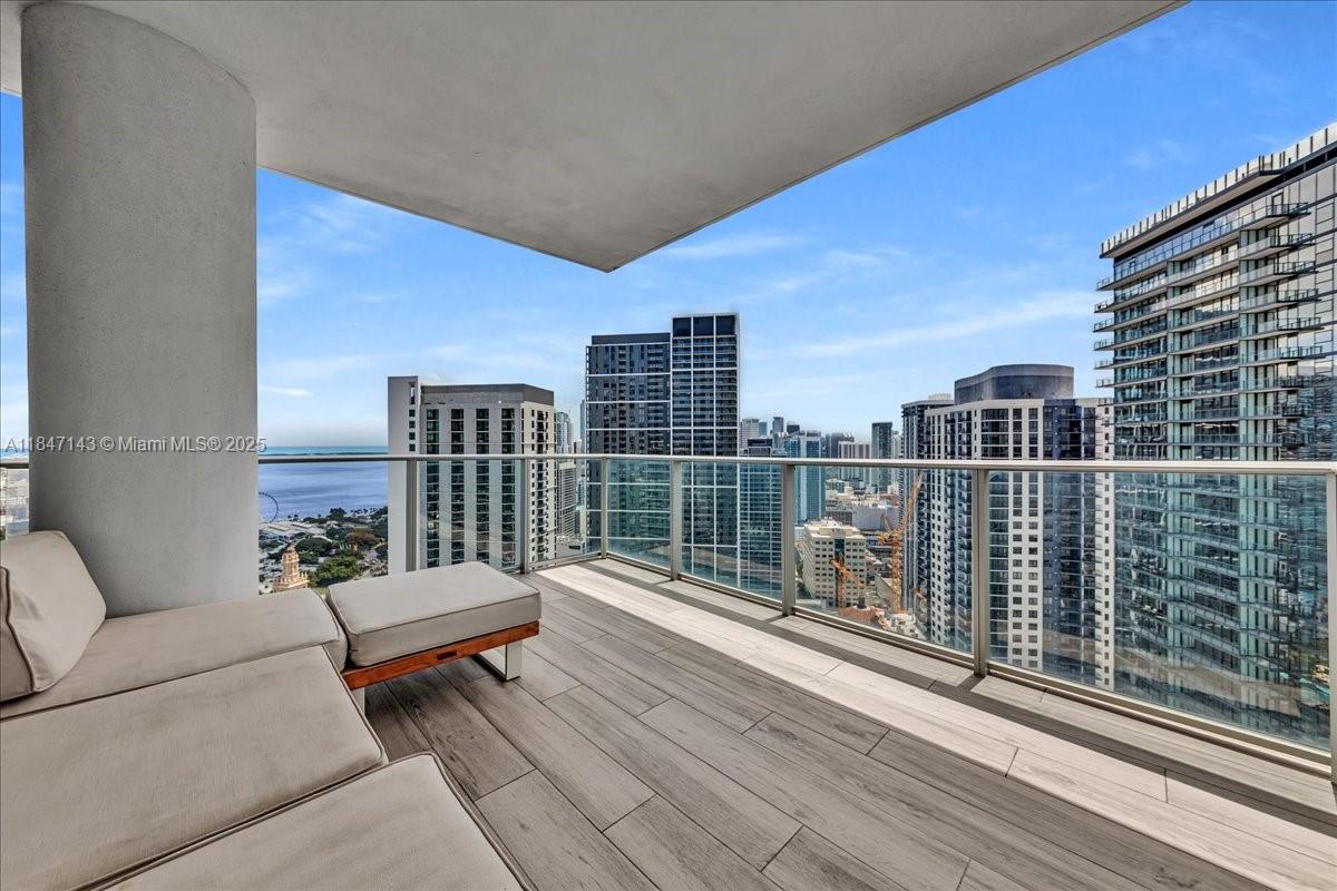 851 NE 1st Ave # 3711