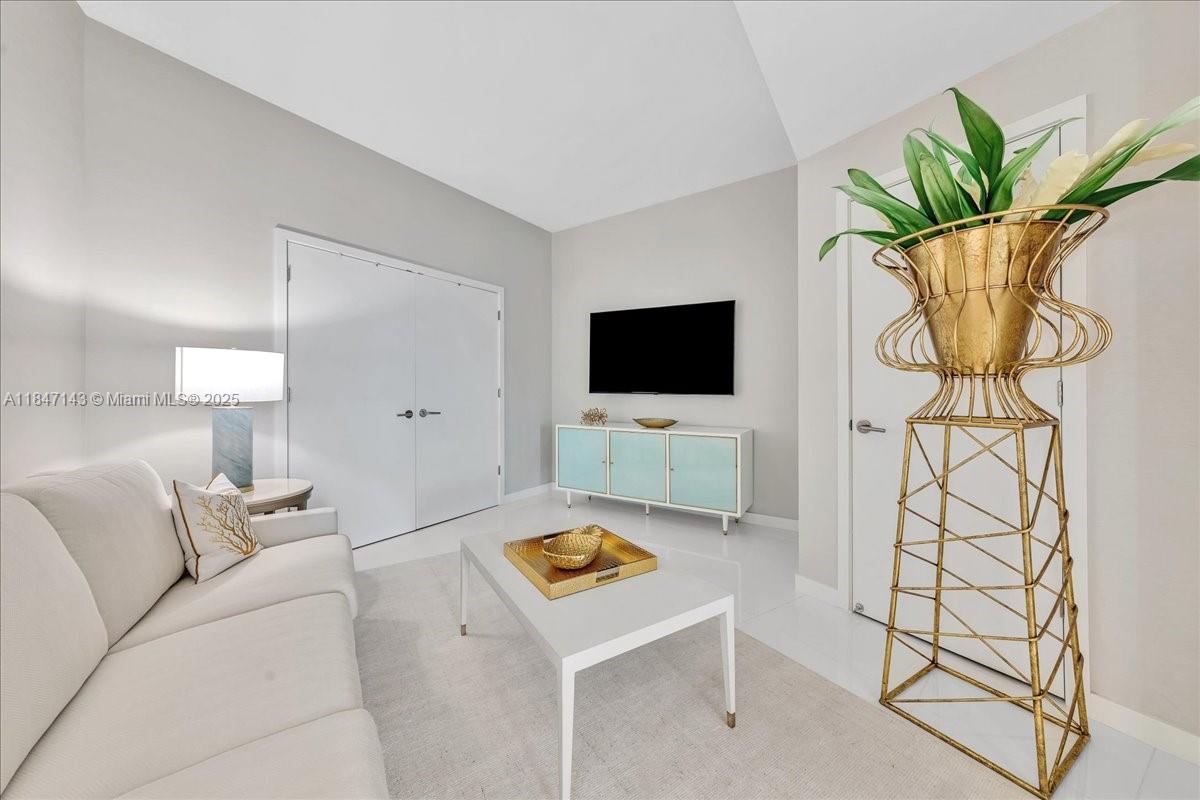 851 NE 1st Ave # 3711