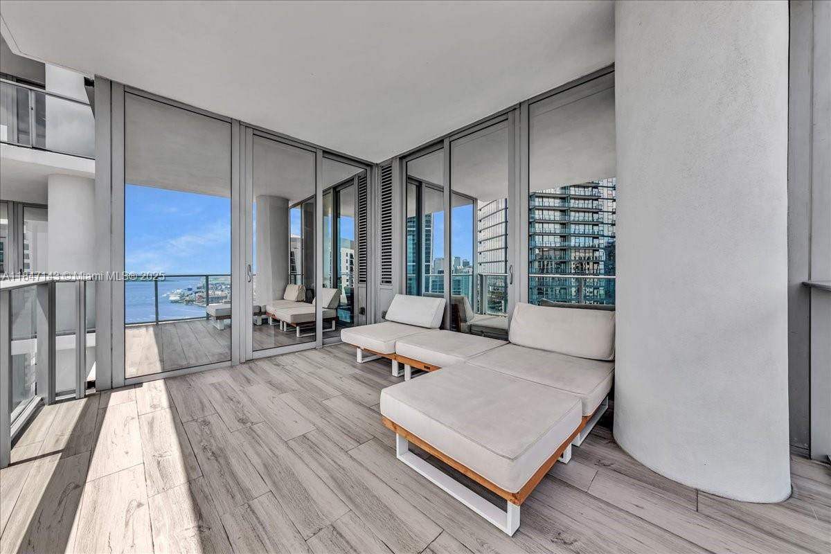 851 NE 1st Ave # 3711