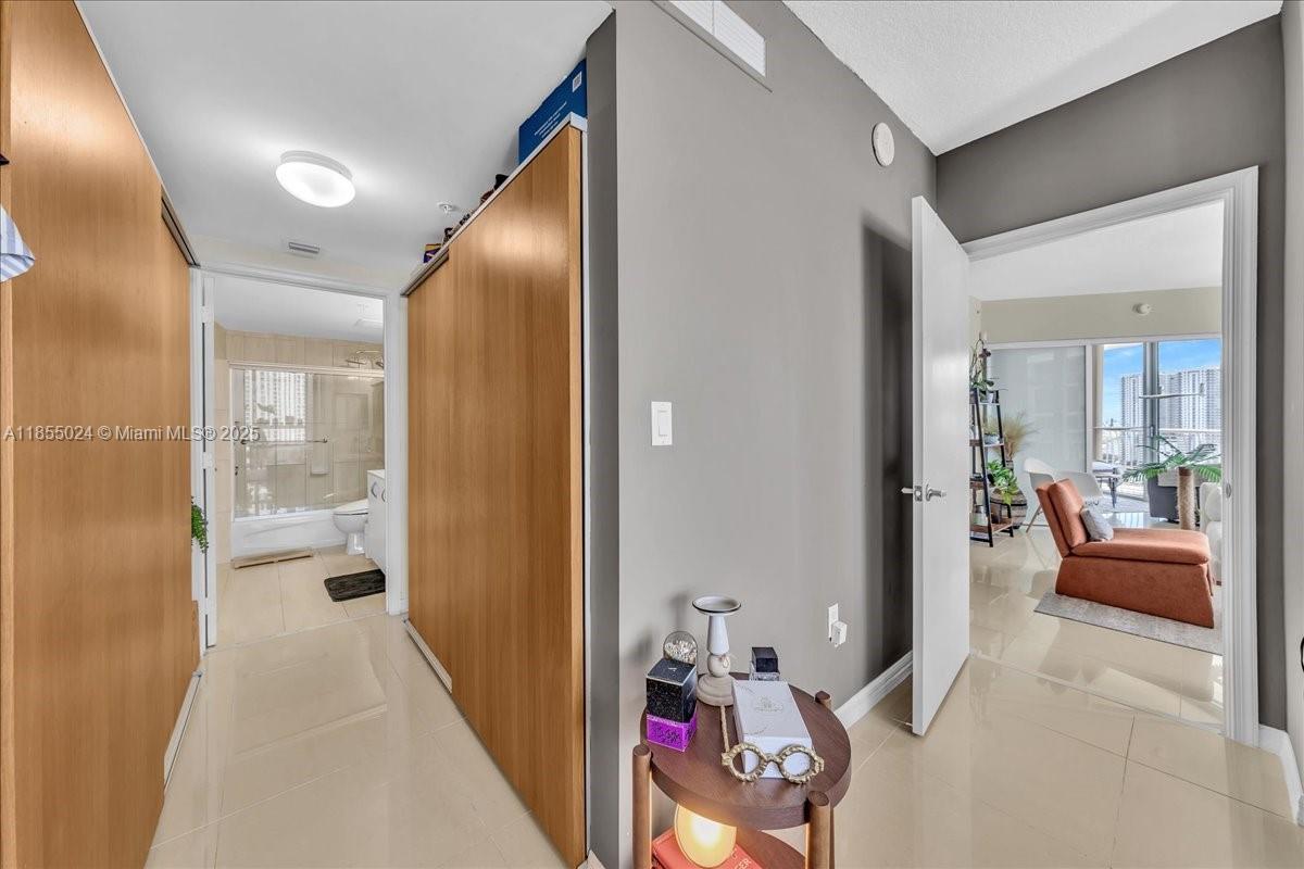 1750 N Bayshore Dr # 2015