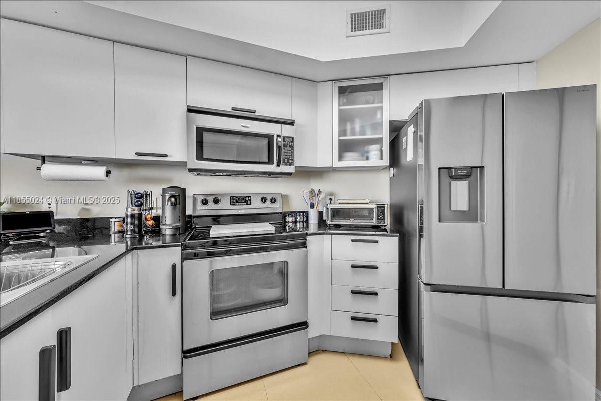 1750 N Bayshore Dr # 2015