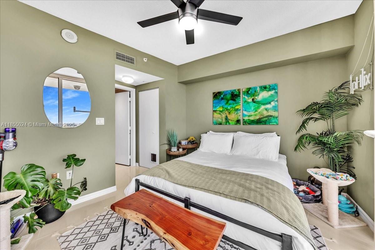 1750 N Bayshore Dr # 2015