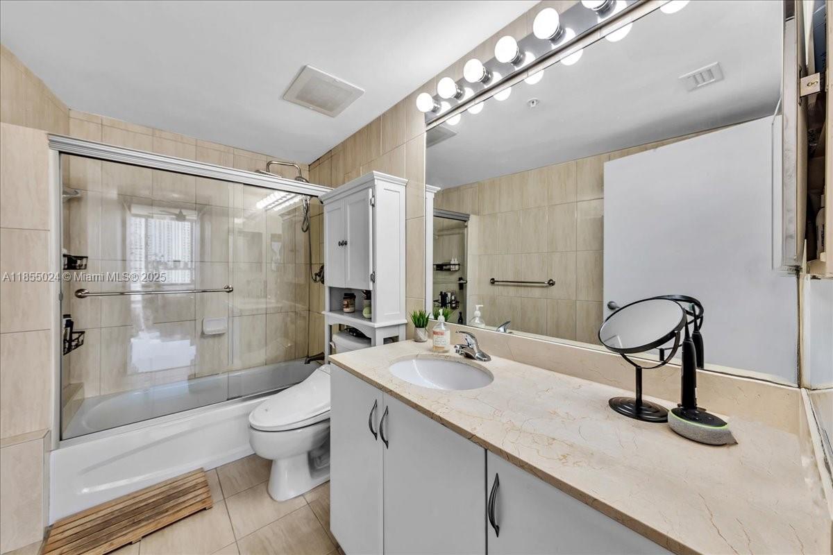 1750 N Bayshore Dr # 2015