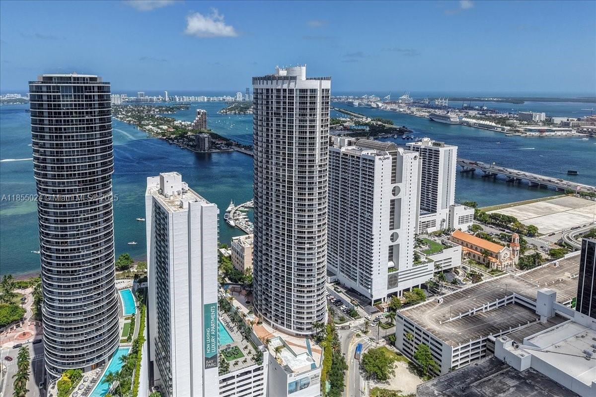 1750 N Bayshore Dr # 2015