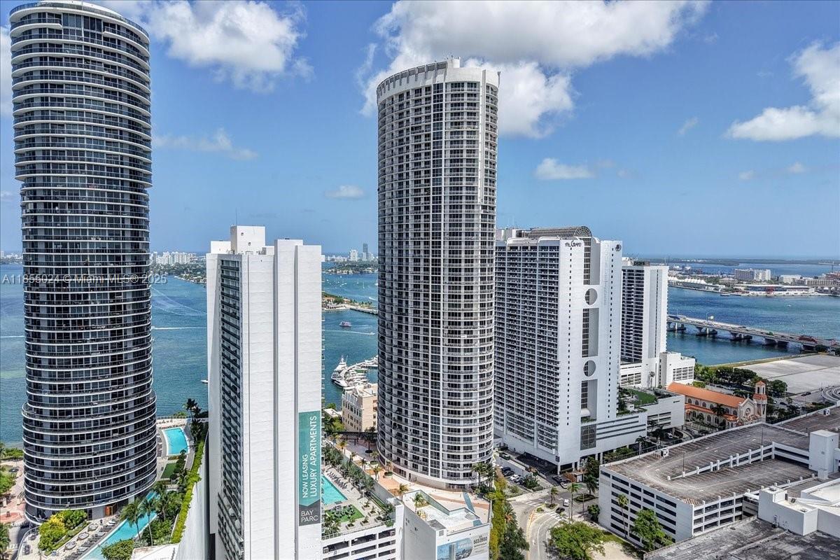 1750 N Bayshore Dr # 2015