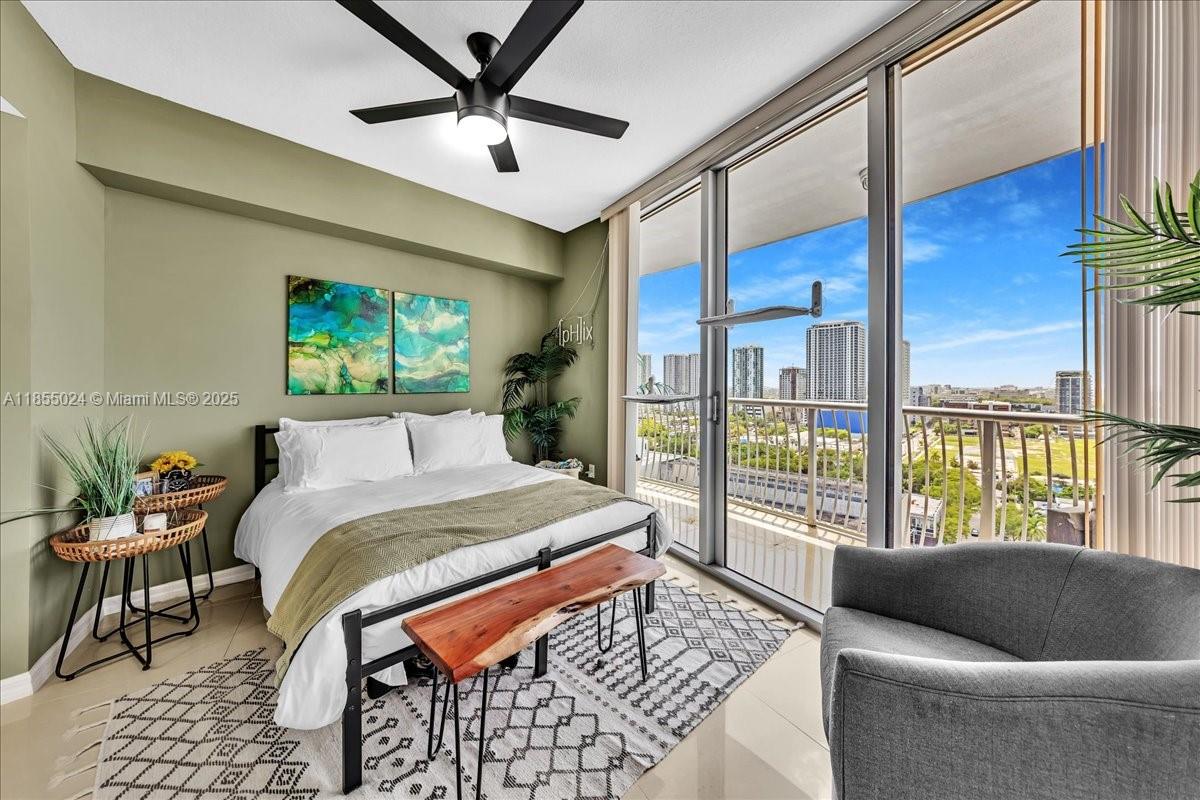 1750 N Bayshore Dr # 2015