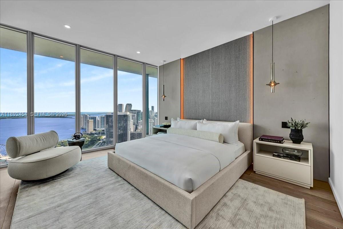 888 Biscayne Blvd # 5704