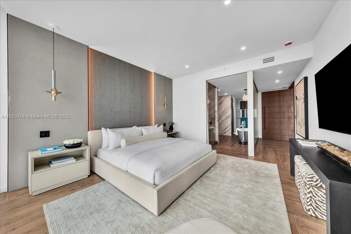 888 Biscayne Blvd # 5704