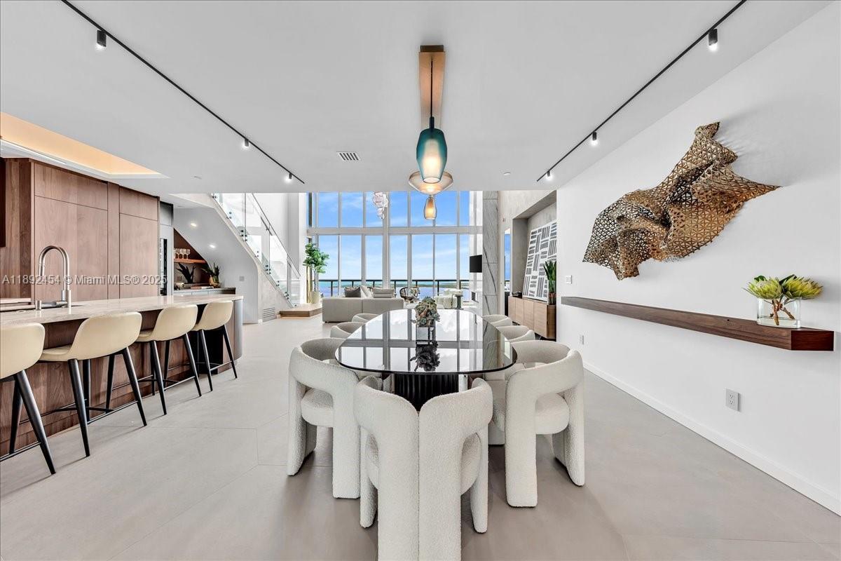 888 Biscayne Blvd # 5704