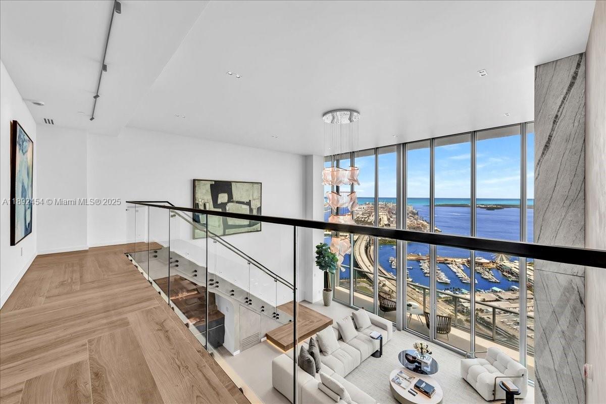 888 Biscayne Blvd # 5704