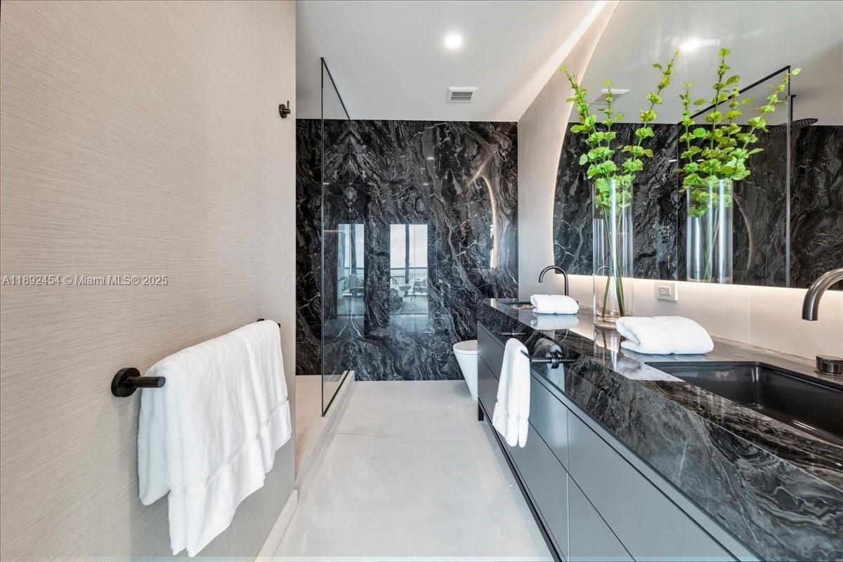 888 Biscayne Blvd # 5704