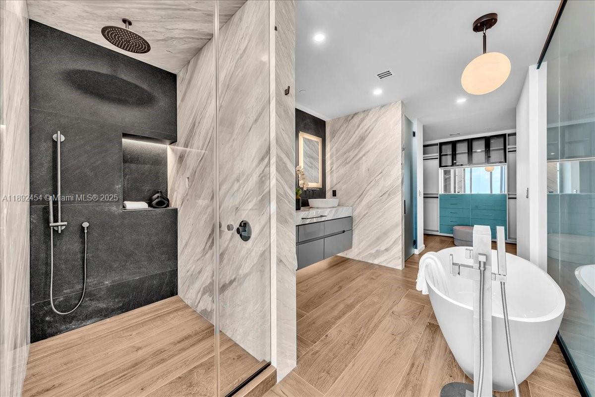 888 Biscayne Blvd # 5704