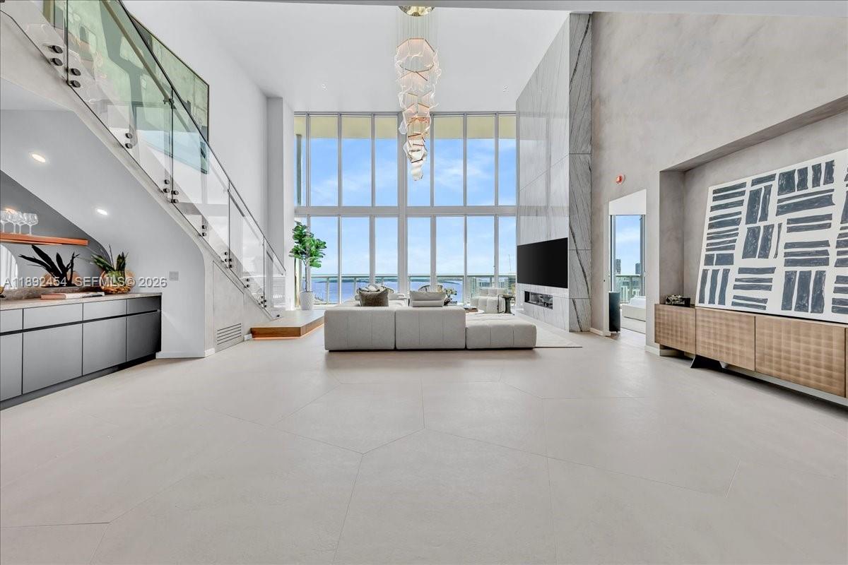 888 Biscayne Blvd # 5704