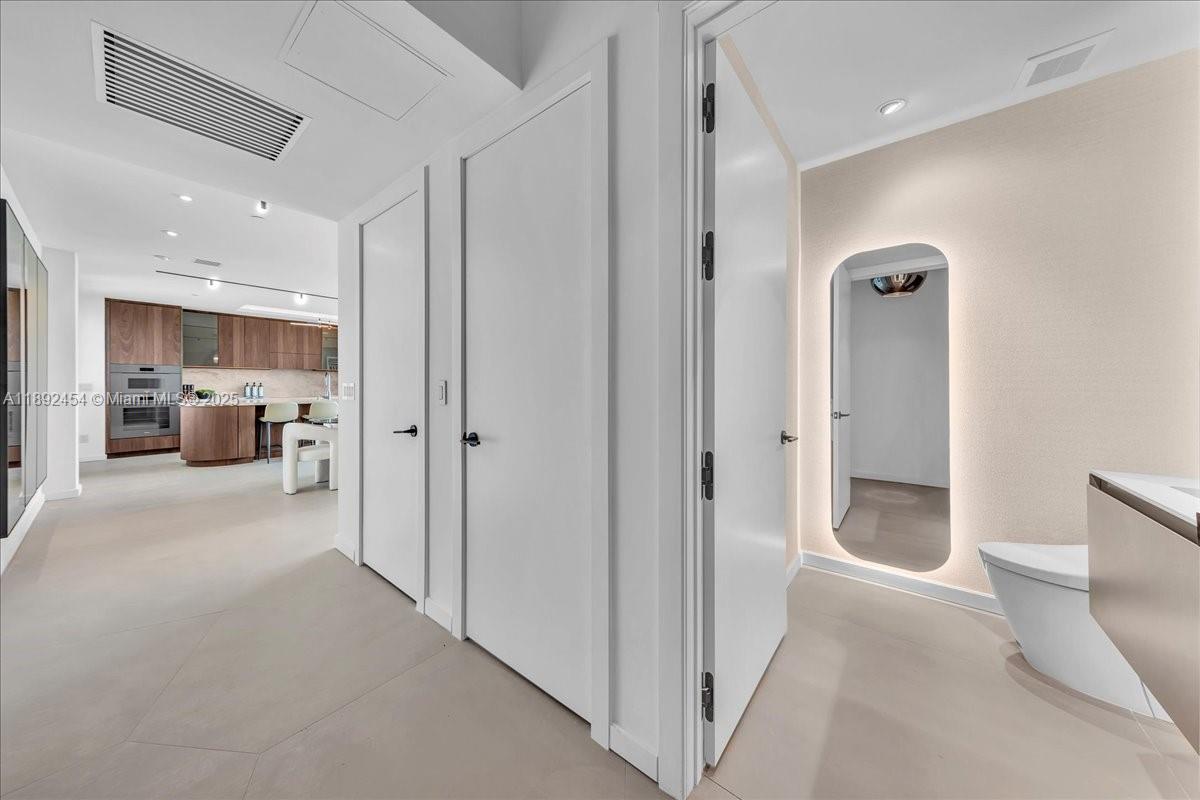 888 Biscayne Blvd # 5704