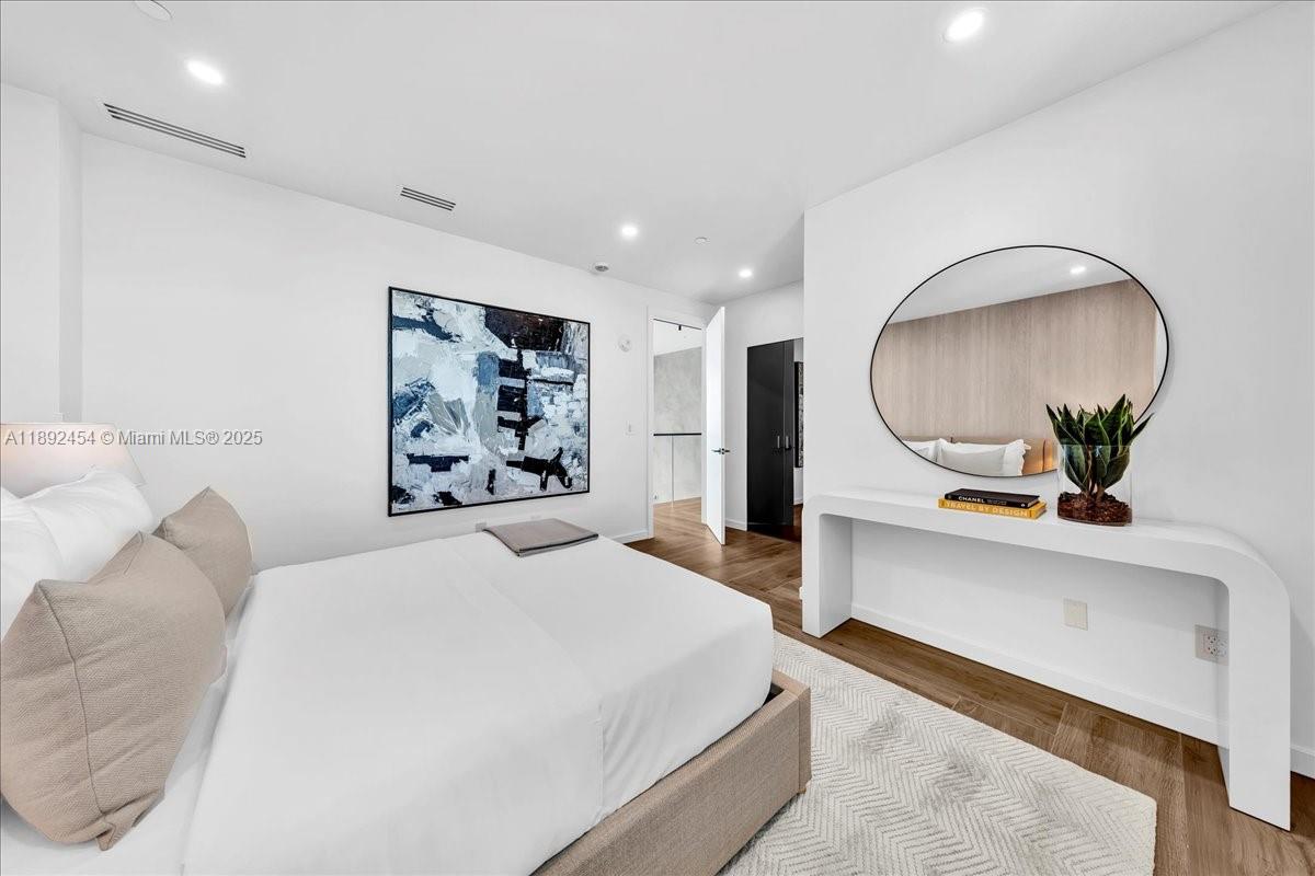 888 Biscayne Blvd # 5704