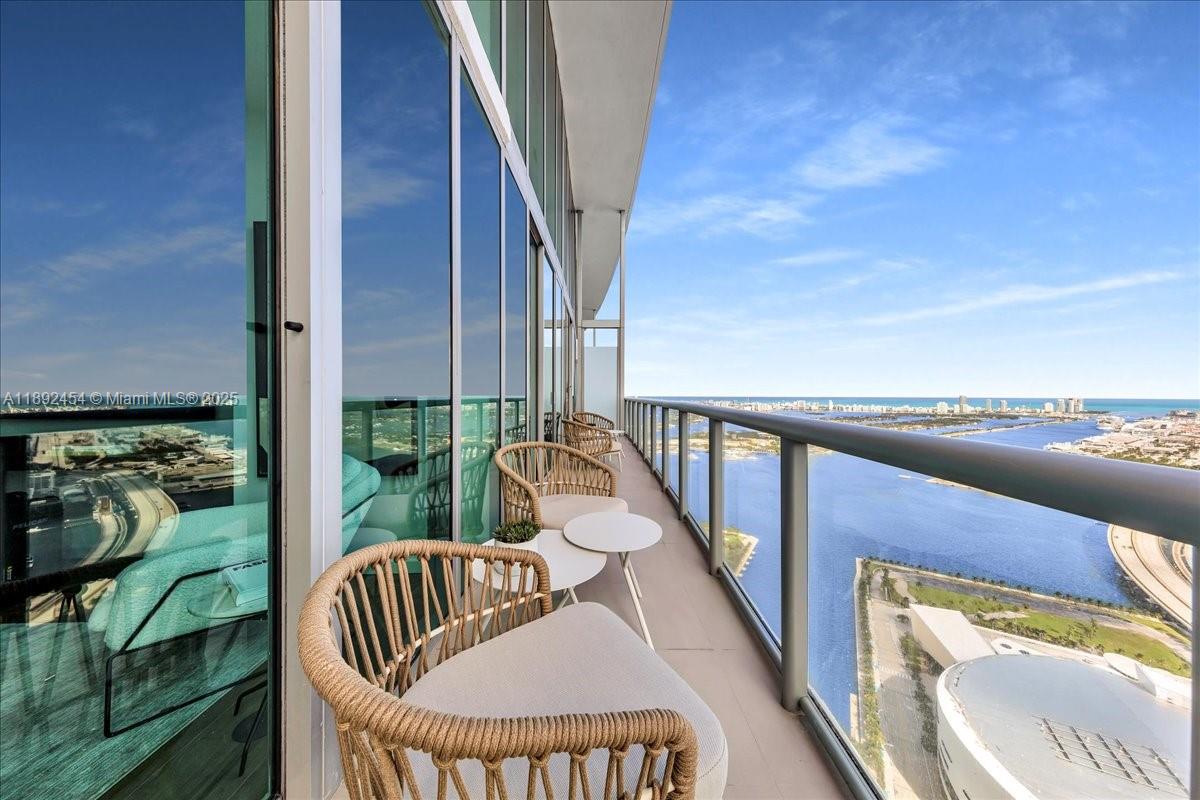 888 Biscayne Blvd # 5704