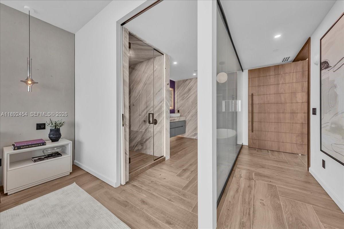 888 Biscayne Blvd # 5704
