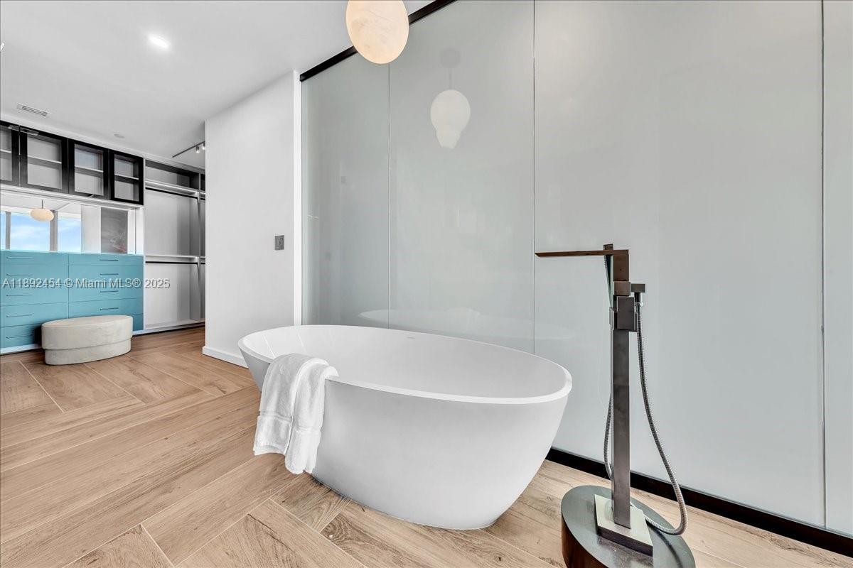 888 Biscayne Blvd # 5704