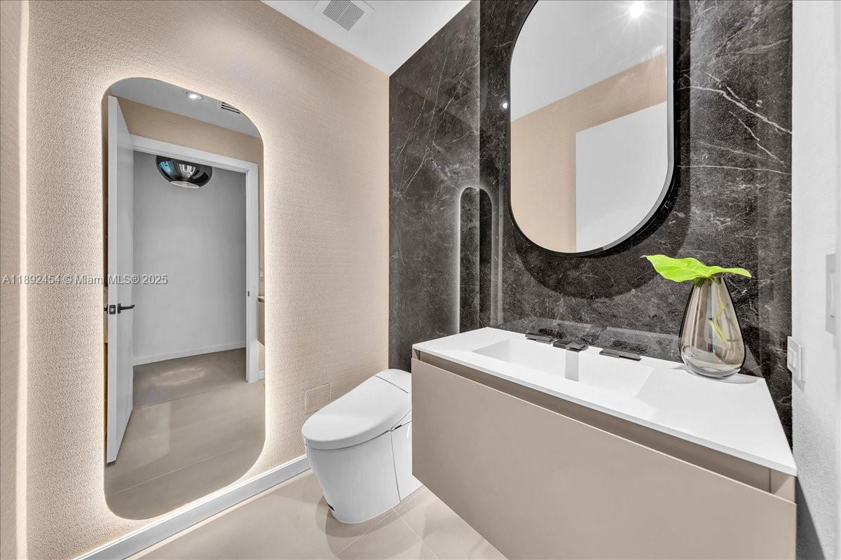 888 Biscayne Blvd # 5704