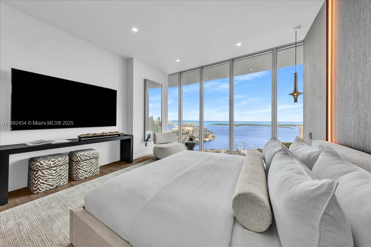 888 Biscayne Blvd # 5704