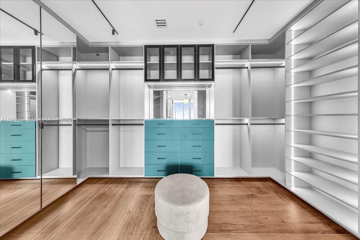 888 Biscayne Blvd # 5704