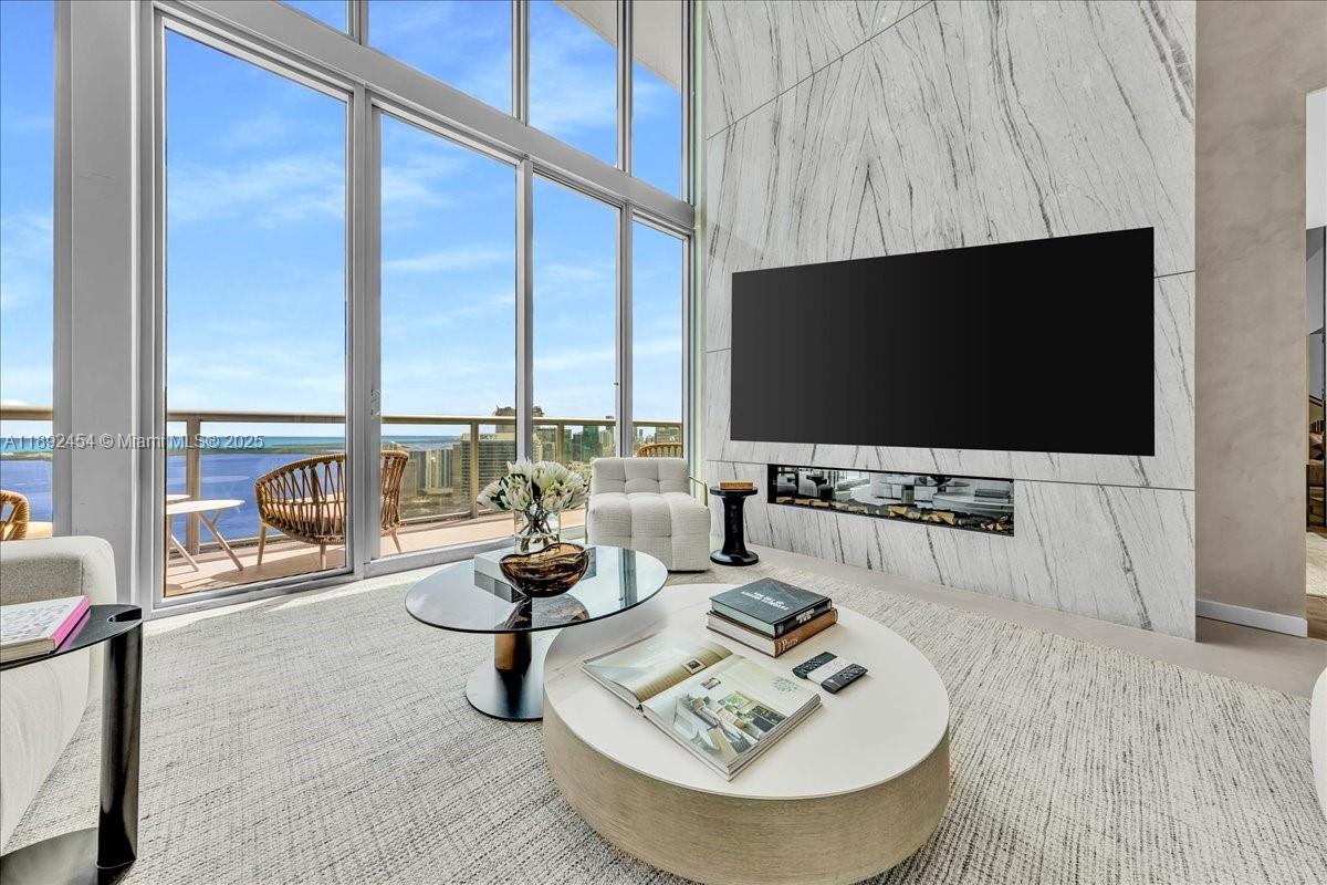 888 Biscayne Blvd # 5704