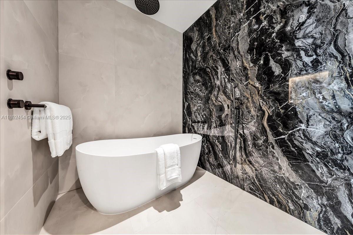 888 Biscayne Blvd # 5704