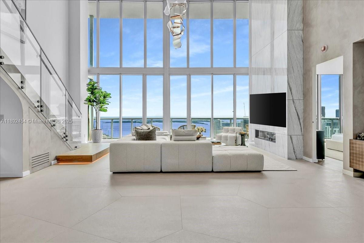 888 Biscayne Blvd # 5704