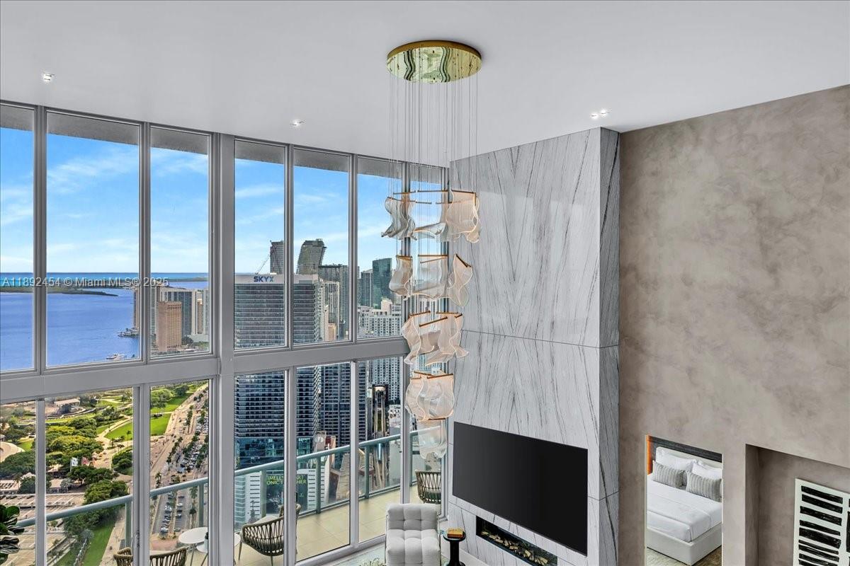 888 Biscayne Blvd # 5704