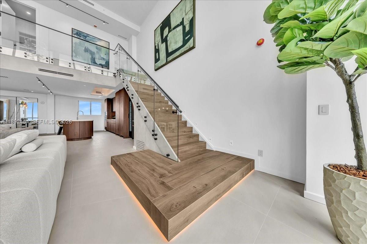 888 Biscayne Blvd # 5704