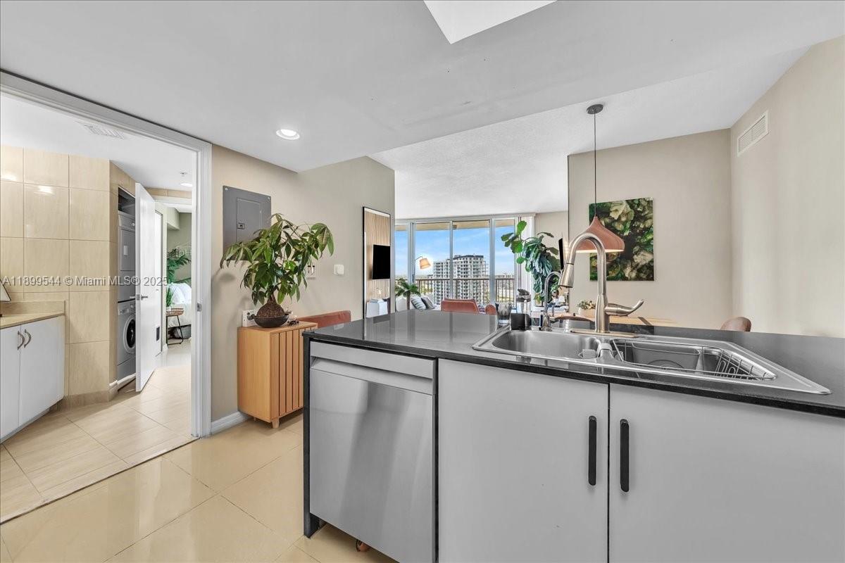 1750 N Bayshore Dr # 2015, Miami Unit: 2015