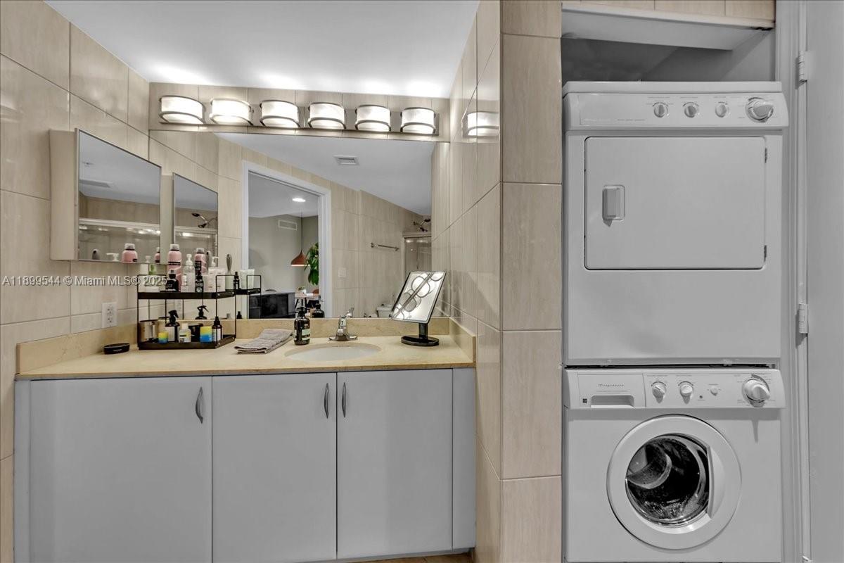 1750 N Bayshore Dr # 2015, Miami Unit: 2015