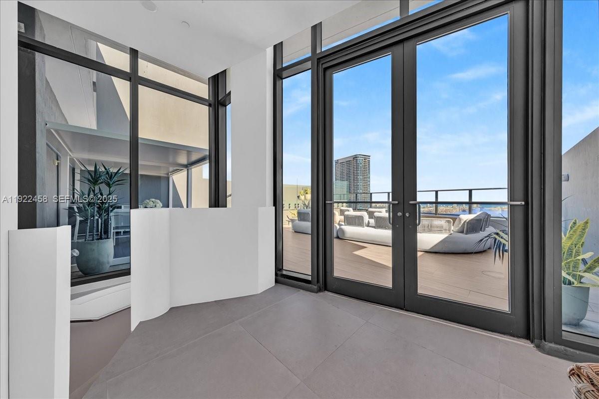 1300 S Miami Ave Unit: UPH2