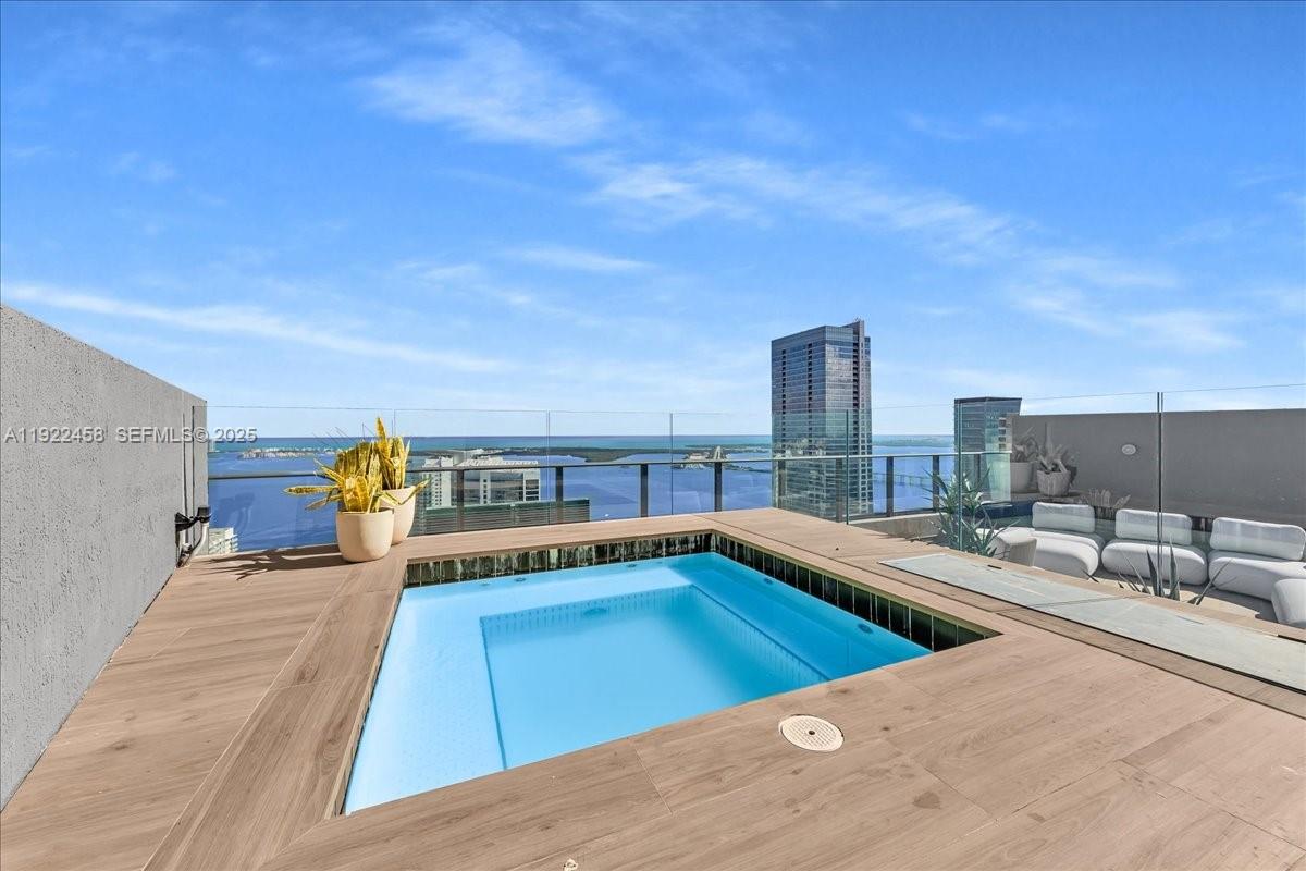 1300 S Miami Ave Unit: UPH2