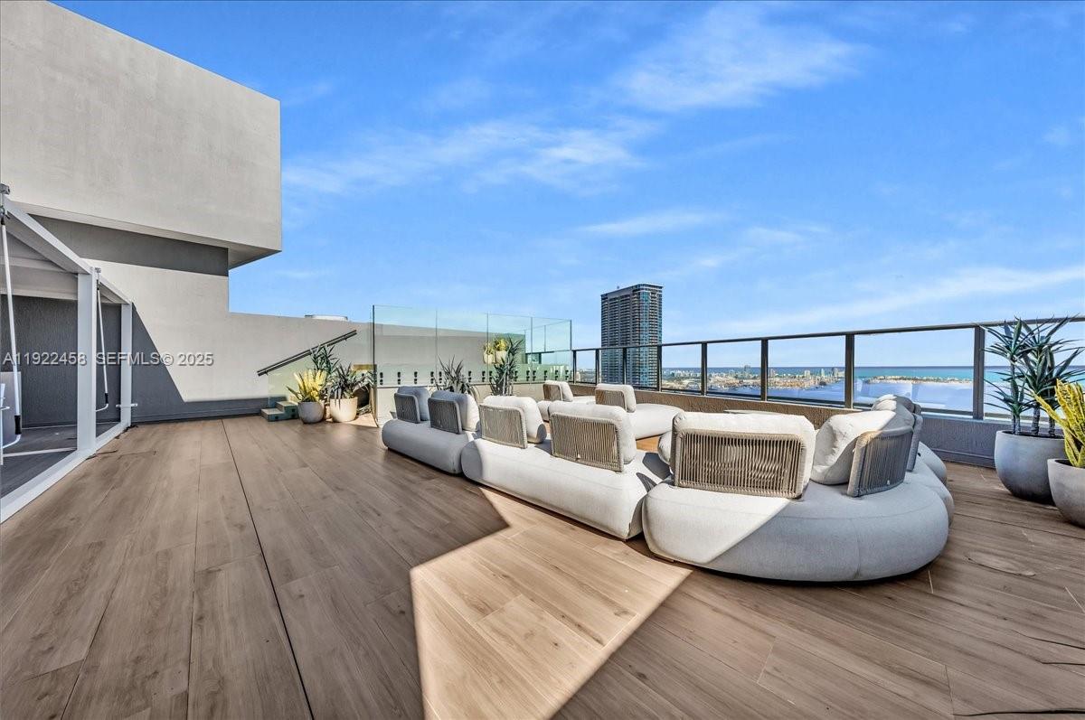 1300 S Miami Ave Unit: UPH2