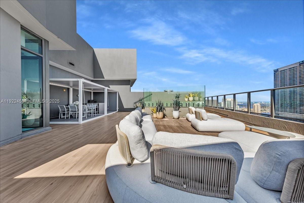 1300 S Miami Ave Unit: UPH2