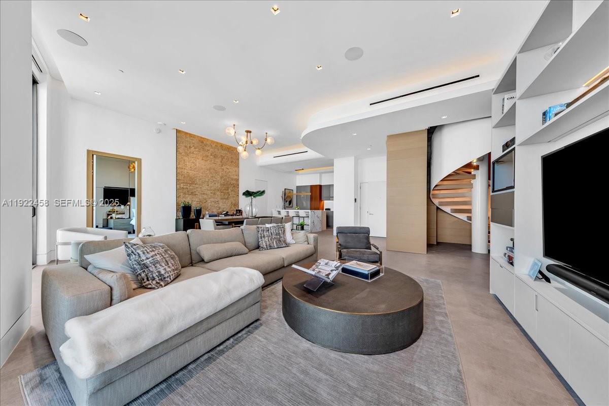 1300 S Miami Ave Unit: UPH2