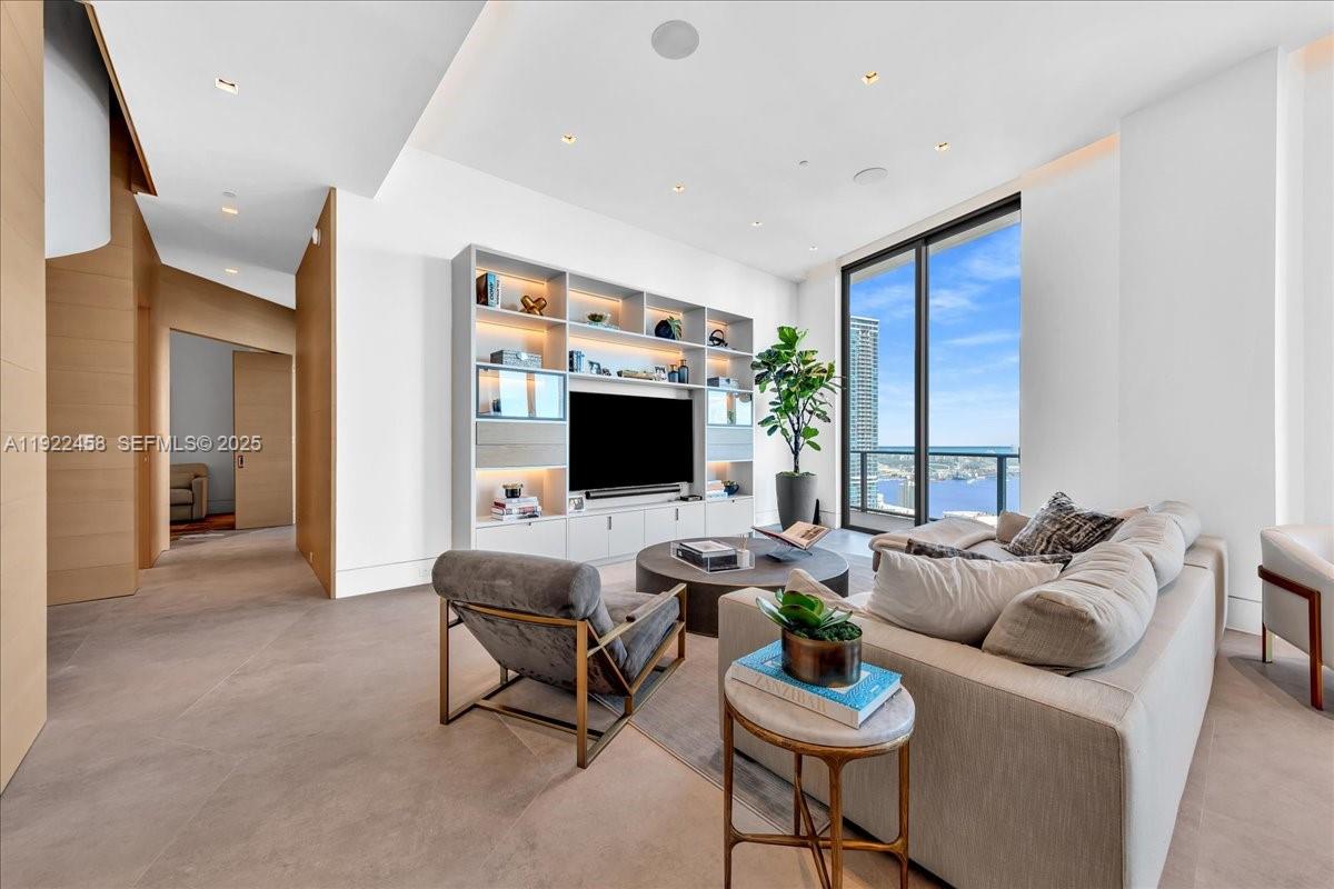 1300 S Miami Ave Unit: UPH2