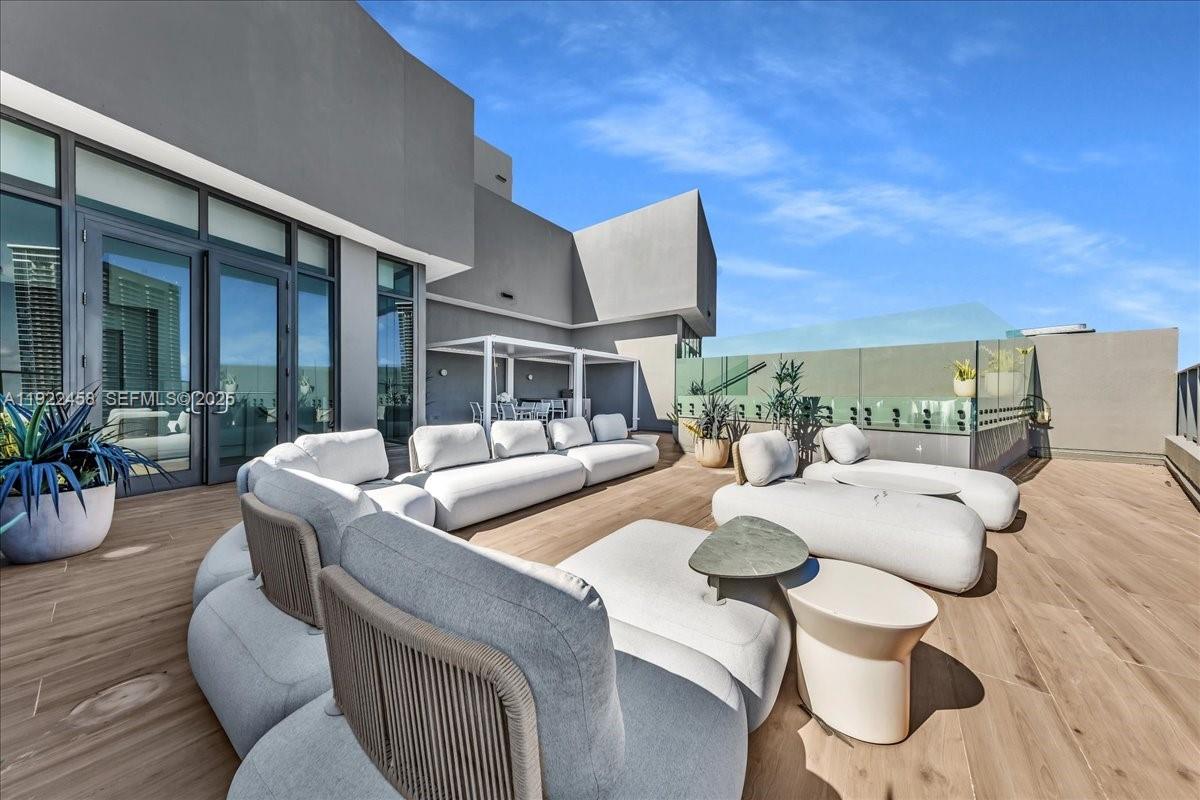 1300 S Miami Ave Unit: UPH2