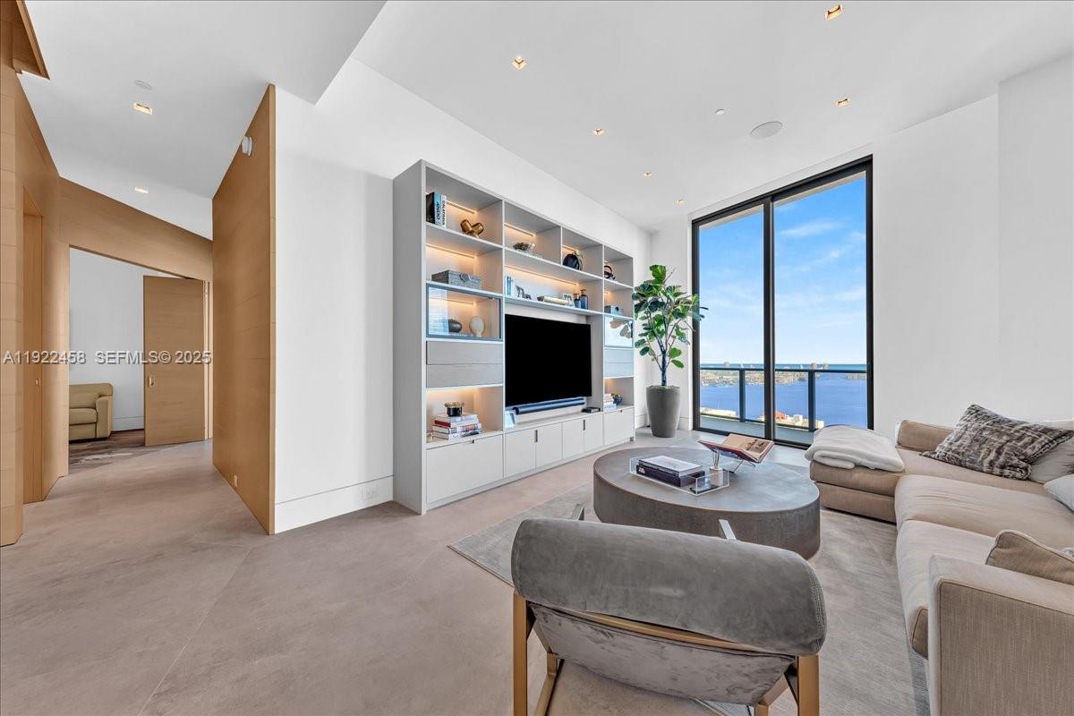 1300 S Miami Ave Unit: UPH2