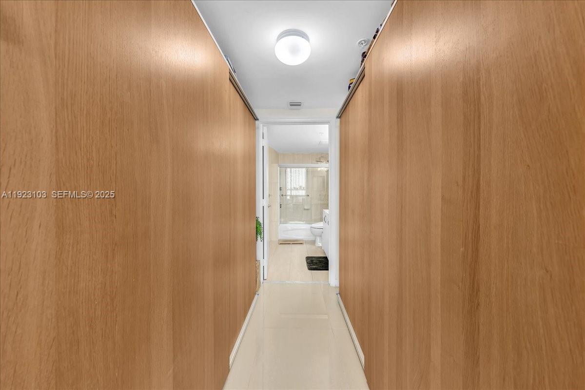 1750 N Bayshore Dr # 2015