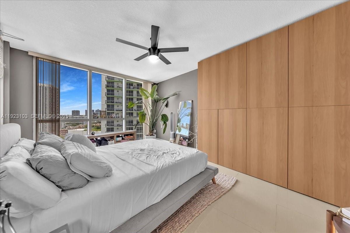 1750 N Bayshore Dr # 2015