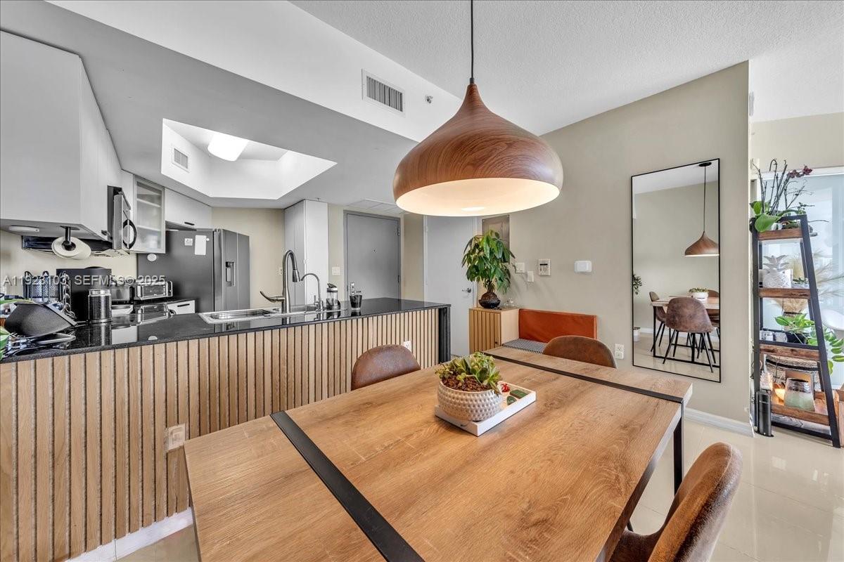 1750 N Bayshore Dr # 2015