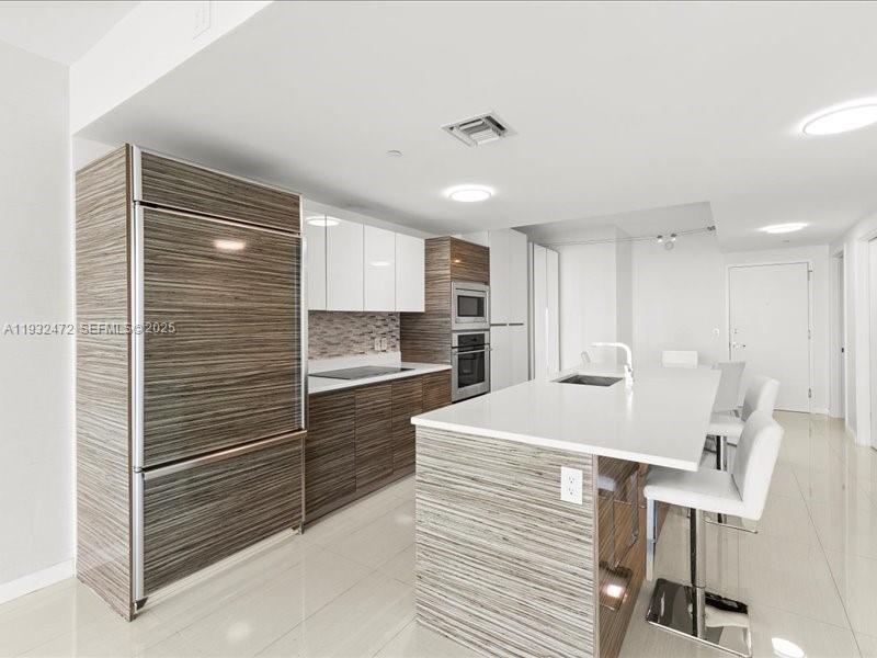 460 NE 28th St # 2203